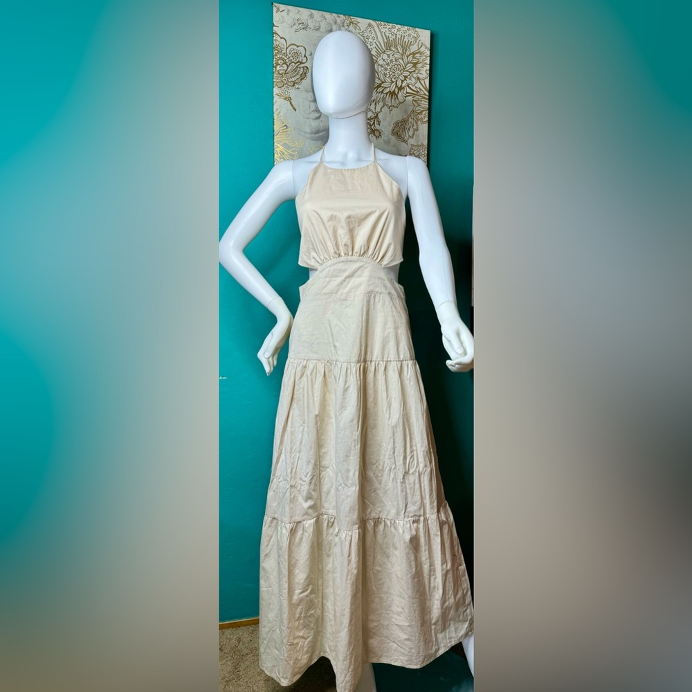 Forever 21 BOHO Halter Cut Out Maxi Dress in Cream Color. Size Medium NWT